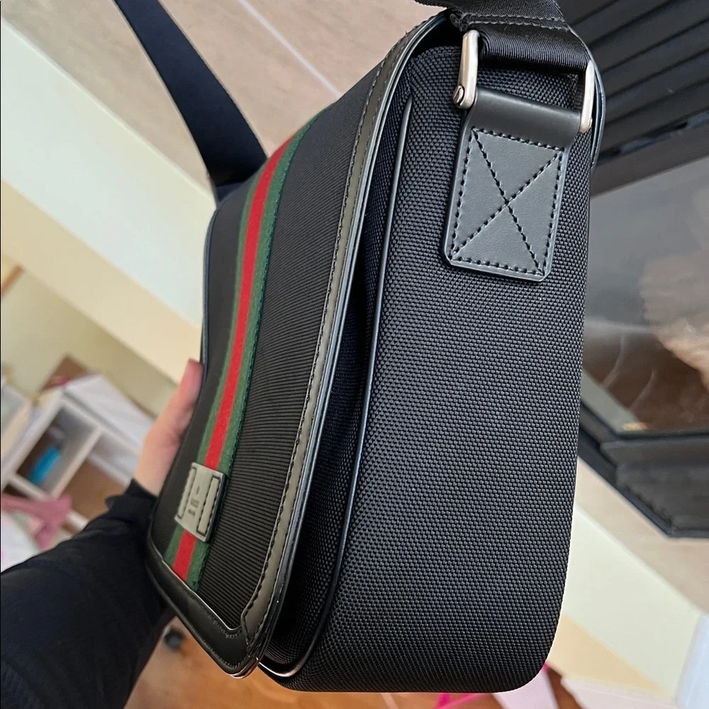 🖤 AUTHENTIC GUCCI Techno Canvas Web Messenger Bag – Black 🖤
